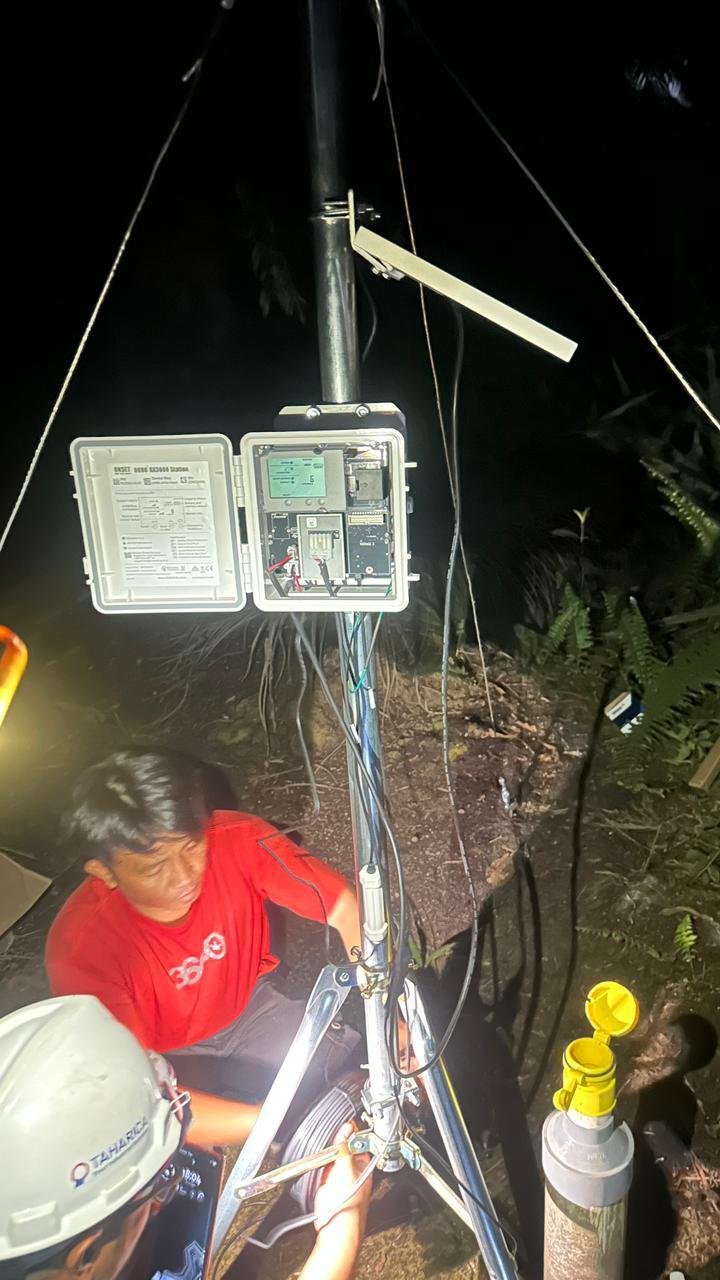 Hasil akhir instalasi weather station dan AWLR di Blok I22 PT Agro Bukit Sampit